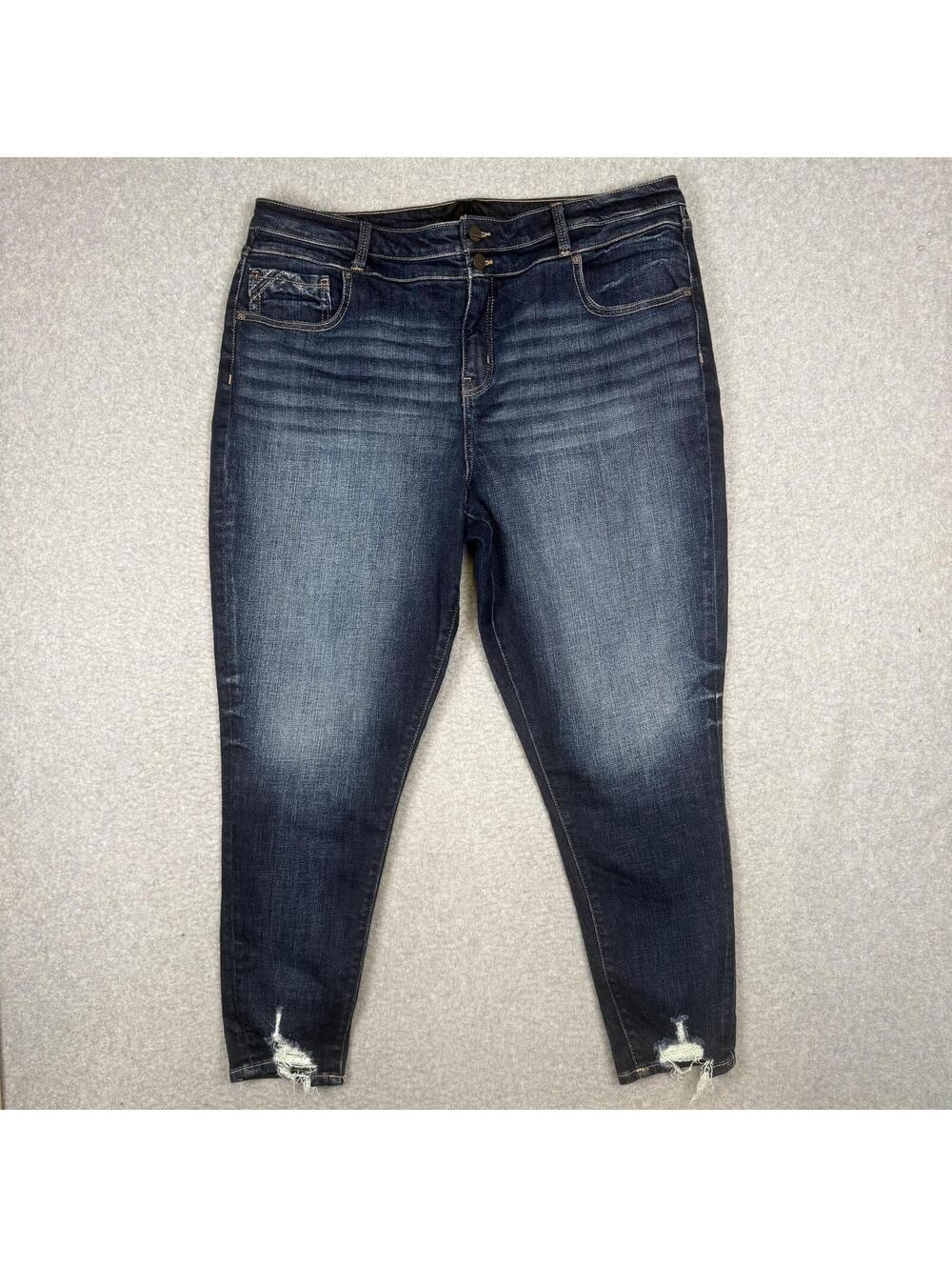 Buckle Black Women's Size 36 x 27 Medium Wash Blue Cropped Distressed Hem Jeans